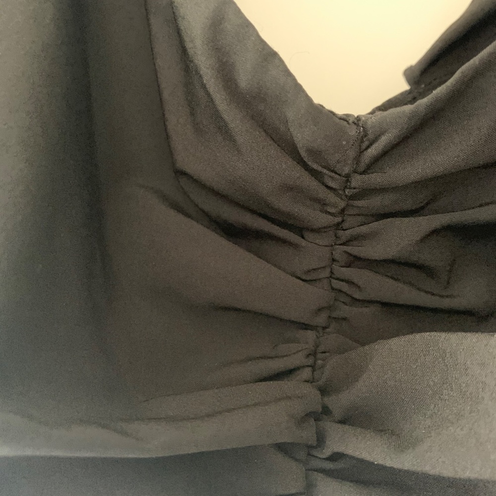 Black ruffle crop top - Picture 2 of 4